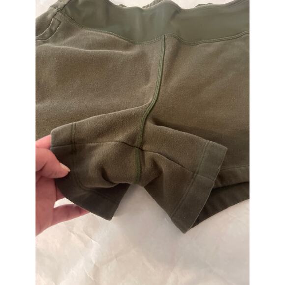 Allison Felix Athleta Legend
Medium Green Elastic Waist Women’s Sweat Shorts - Picture 4 of 7